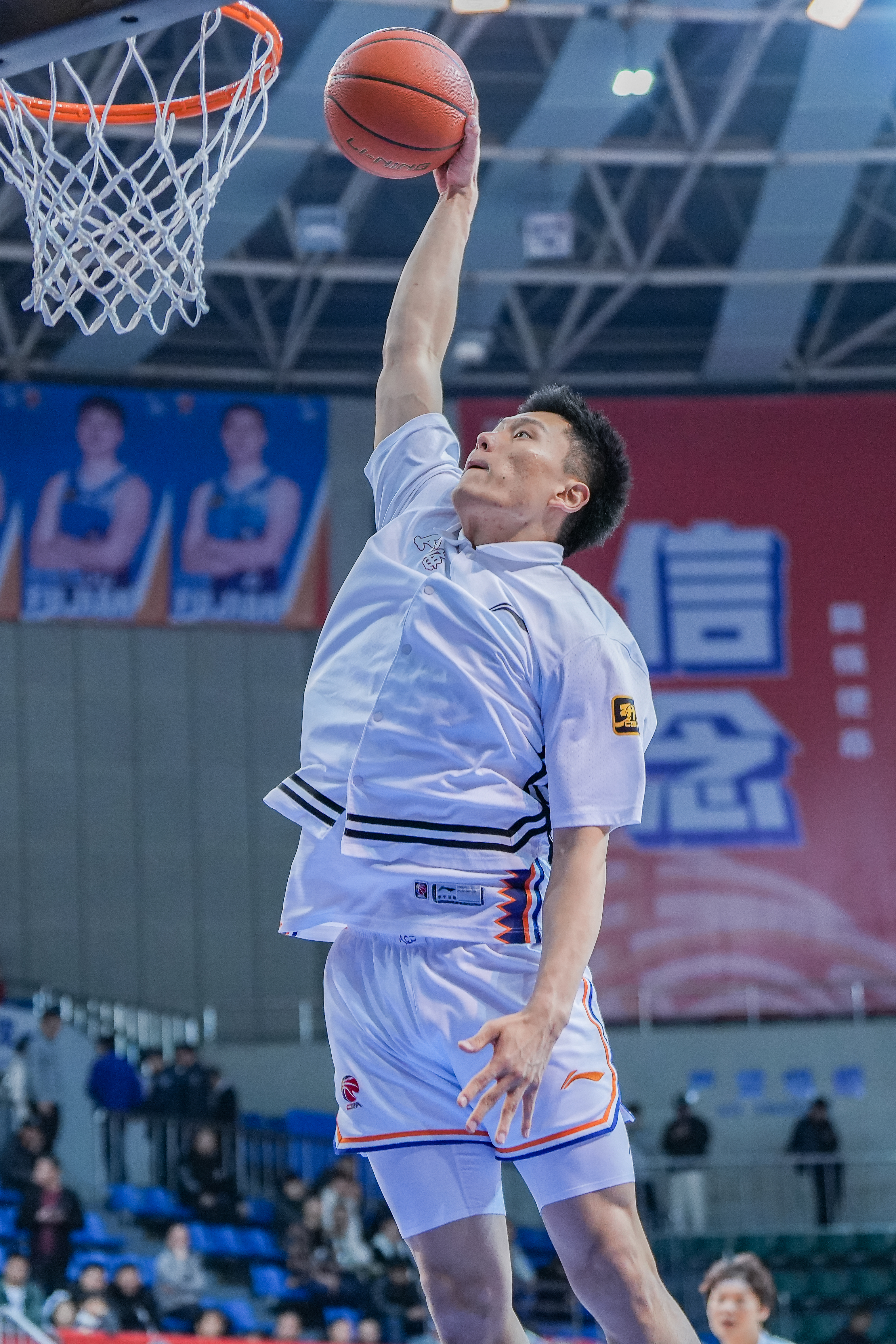  持續(xù)漲球！上海男籃“李花”組合—李弘權(quán)、李添榮