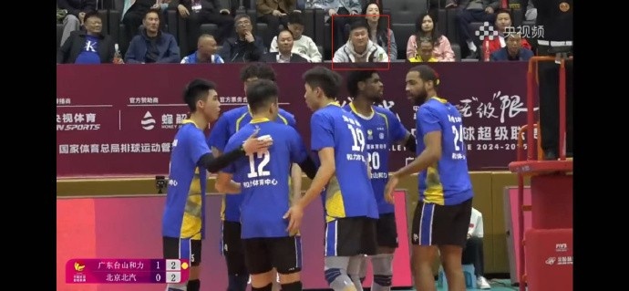  罕見(jiàn)！杜鋒觀(guān)看排超聯(lián)賽排位賽 對(duì)陣雙方是廣東男排VS北京男排