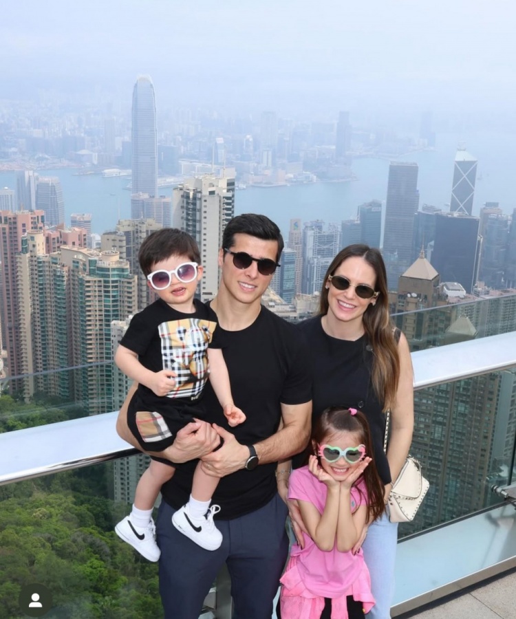  特謝拉帶家人赴中國香港過周末，陳晉一留言：這是個好地方