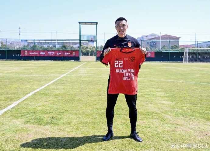  向退役的前國(guó)家隊(duì)球員于大寶表達(dá)感謝、送上祝福