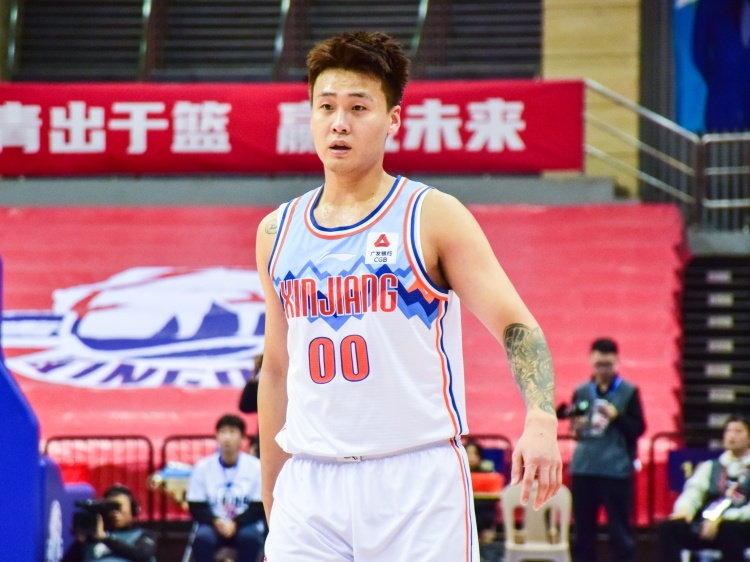 ??隨便打打！趙睿半場8中7&三分3中3貢獻18分2助攻2搶斷