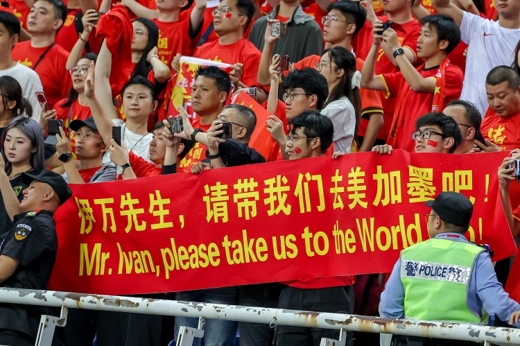  足球報(bào)：國足主場戰(zhàn)澳大利亞預(yù)計(jì)到場采訪記者不低于300人