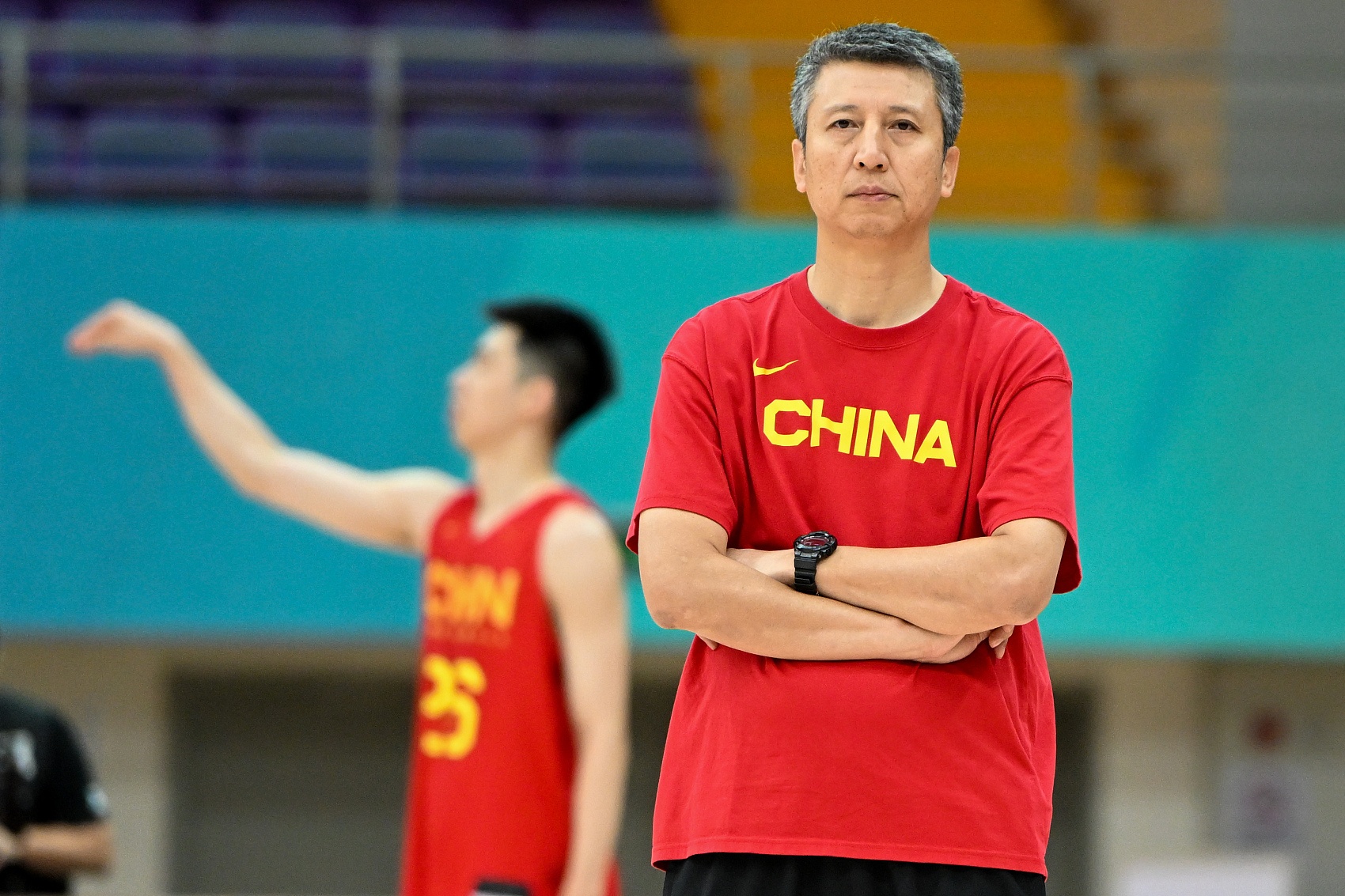 付政浩:中國(guó)男籃嚴(yán)禁私自外出就餐&點(diǎn)外賣 違者罰款1萬(wàn)&通報(bào)批評(píng)