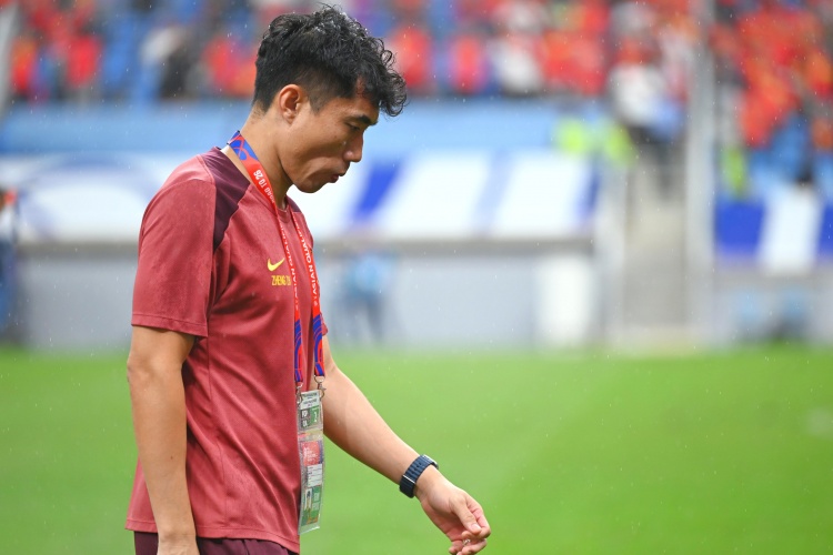  滬媒：單后腰讓國足防守承受更大壓力，若鄭智沒退役或能勝任