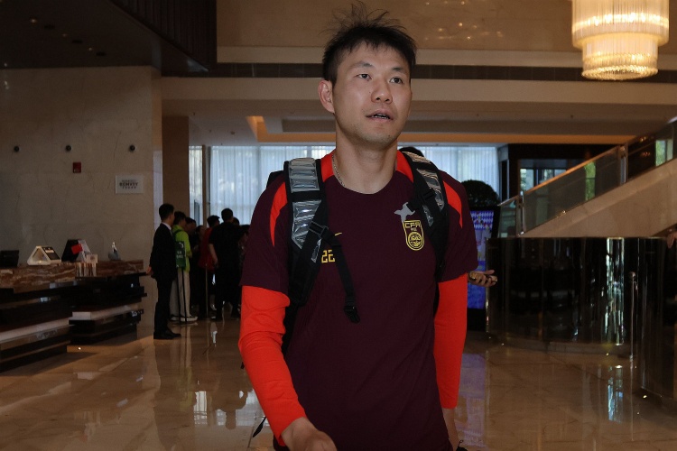  李源一3次助攻位居助攻榜榜首，李璇：再看伊萬發(fā)言覺得有種錯亂