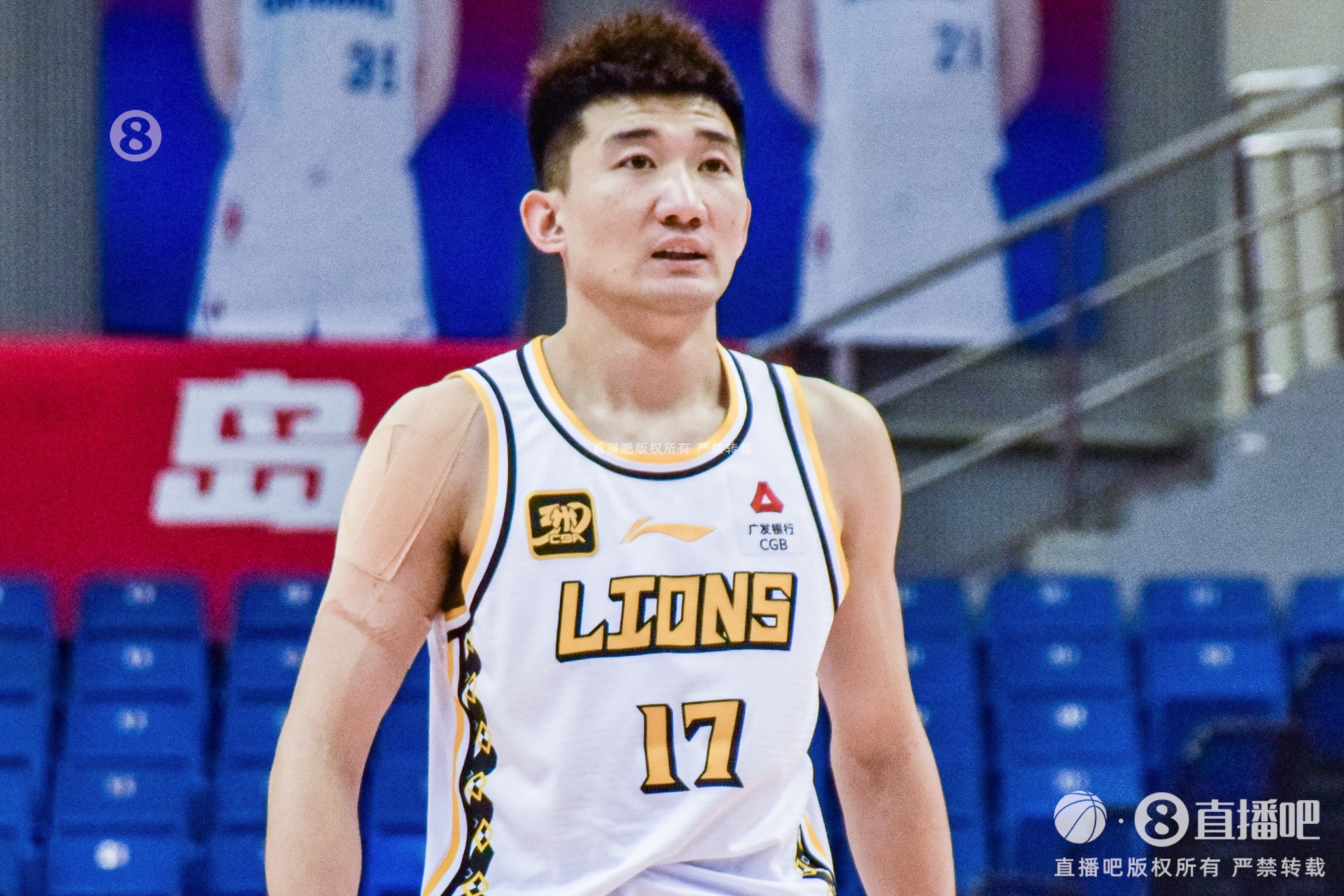  效率太低！孫銘徽15中4拿到15分4板12助2斷1帽 5次犯規(guī)