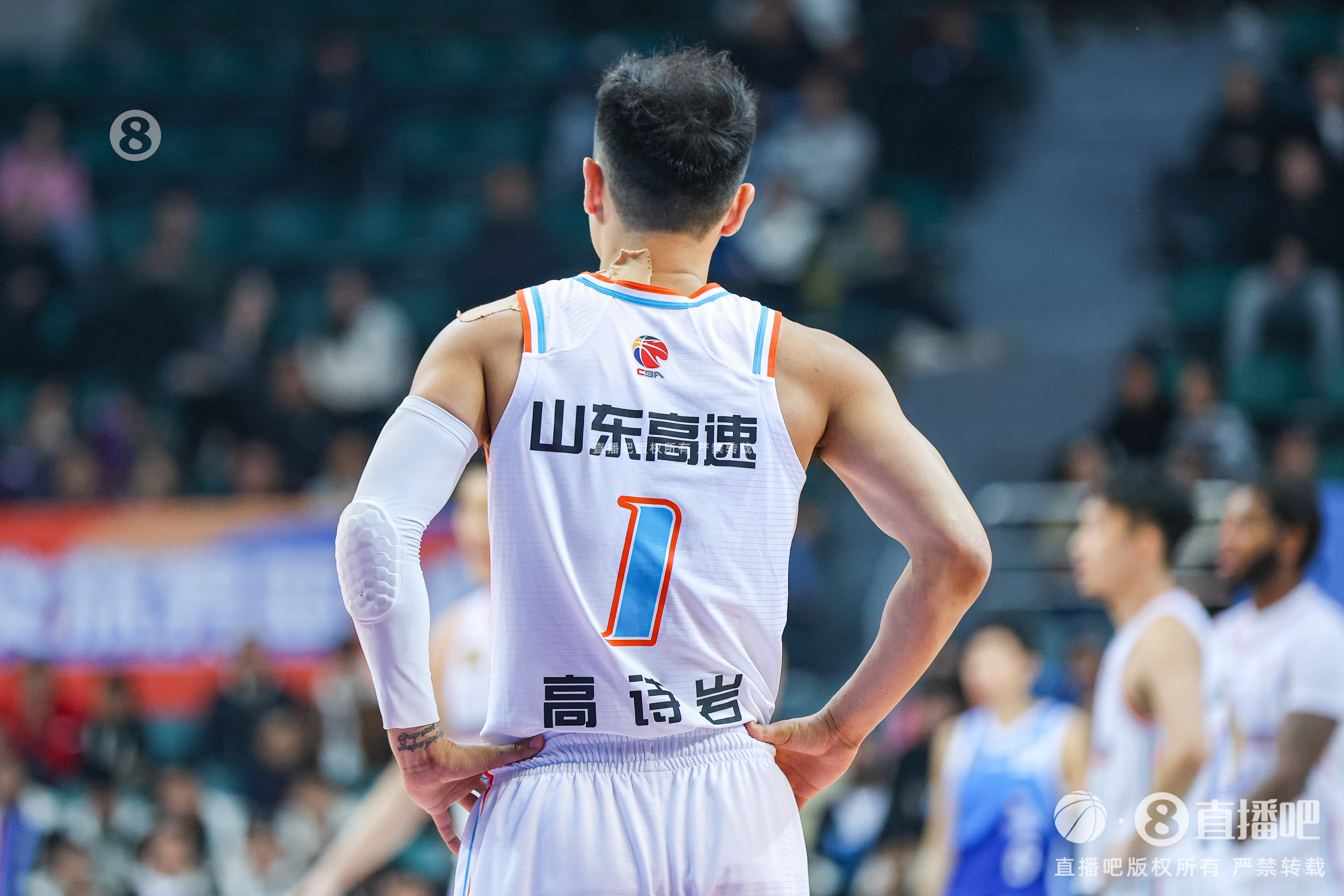  慢熱！首節(jié)山東落后四川1分 全隊首發(fā)5人單節(jié)合計僅拿到3分