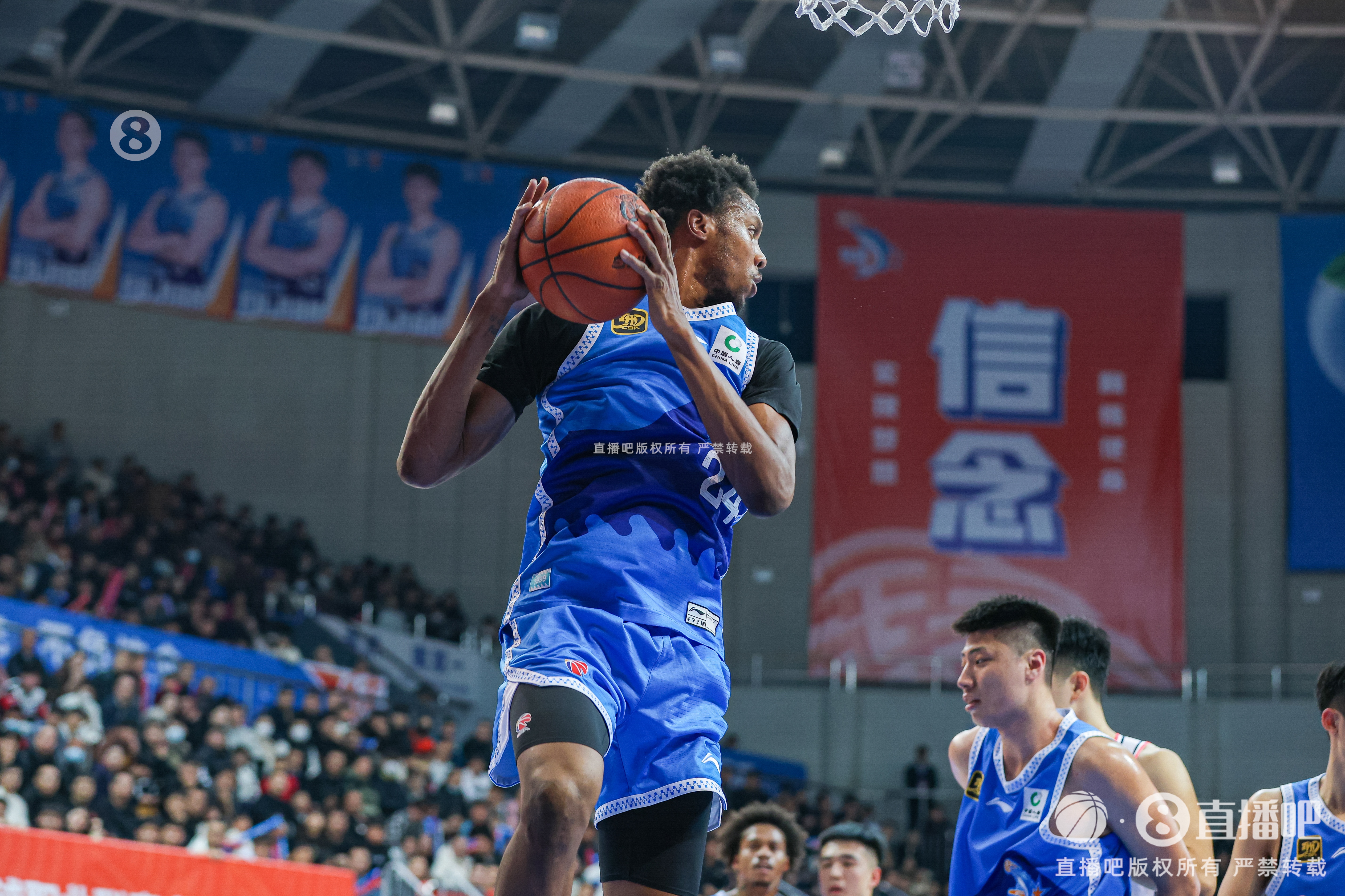  今天效率是真高！路易斯-金20中15&三分7中5怒砍41分8板4斷