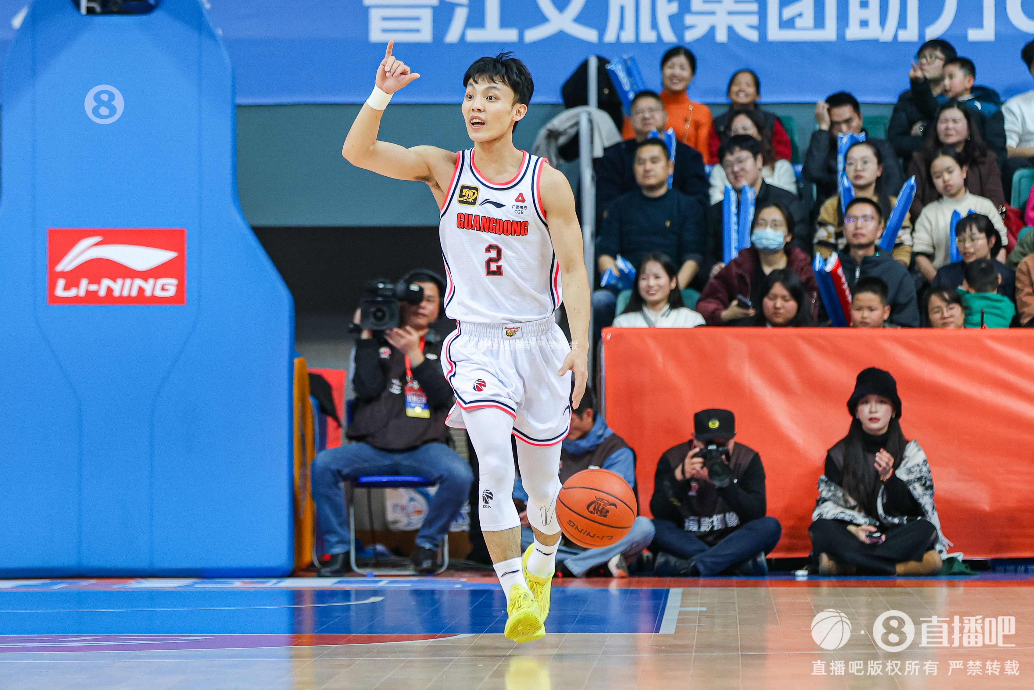  大師！徐杰半場9中8砍下21分4助 單節(jié)5記三分驚艷全場