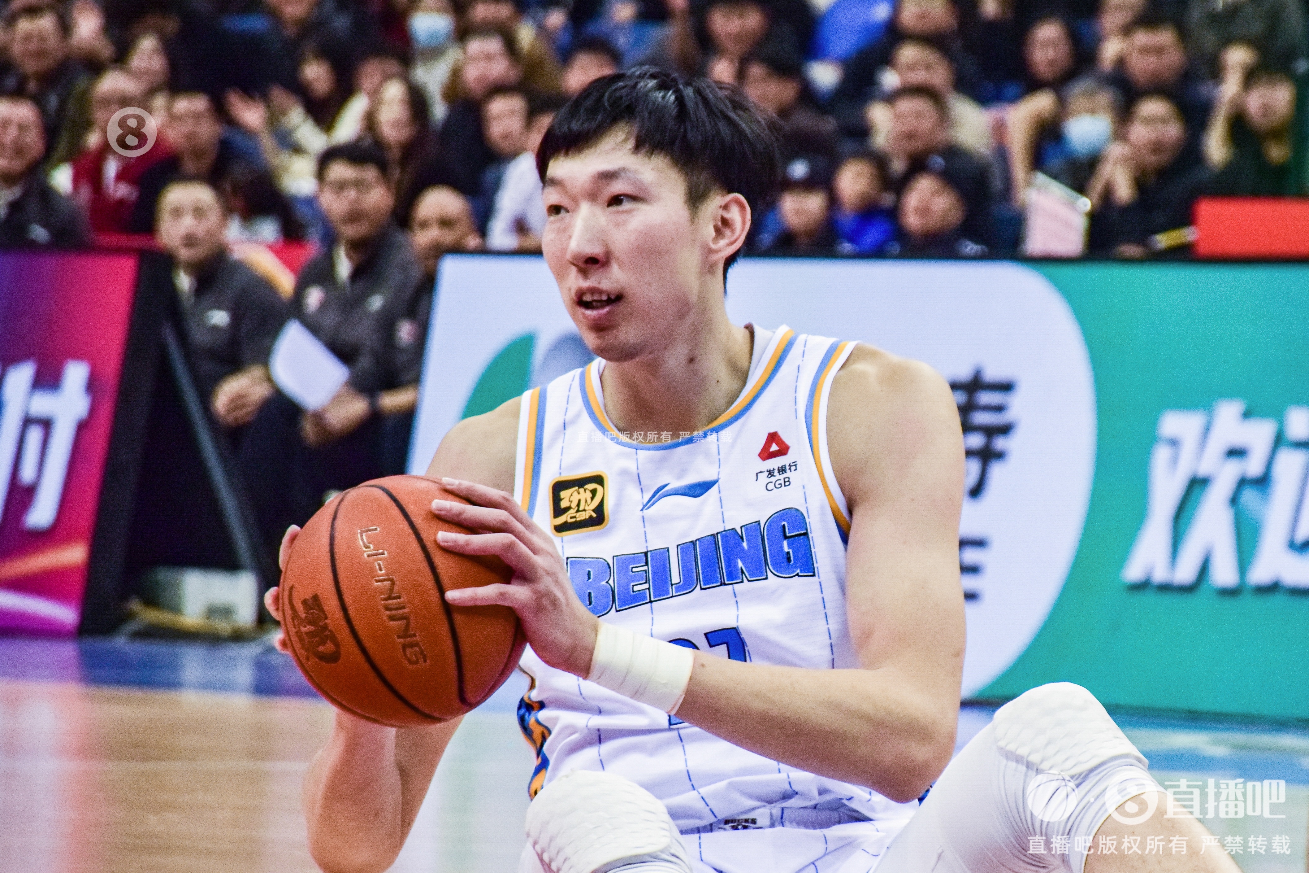  定海神針！周琦內(nèi)線攻防在線 半場6中5貢獻12分6籃板2蓋帽