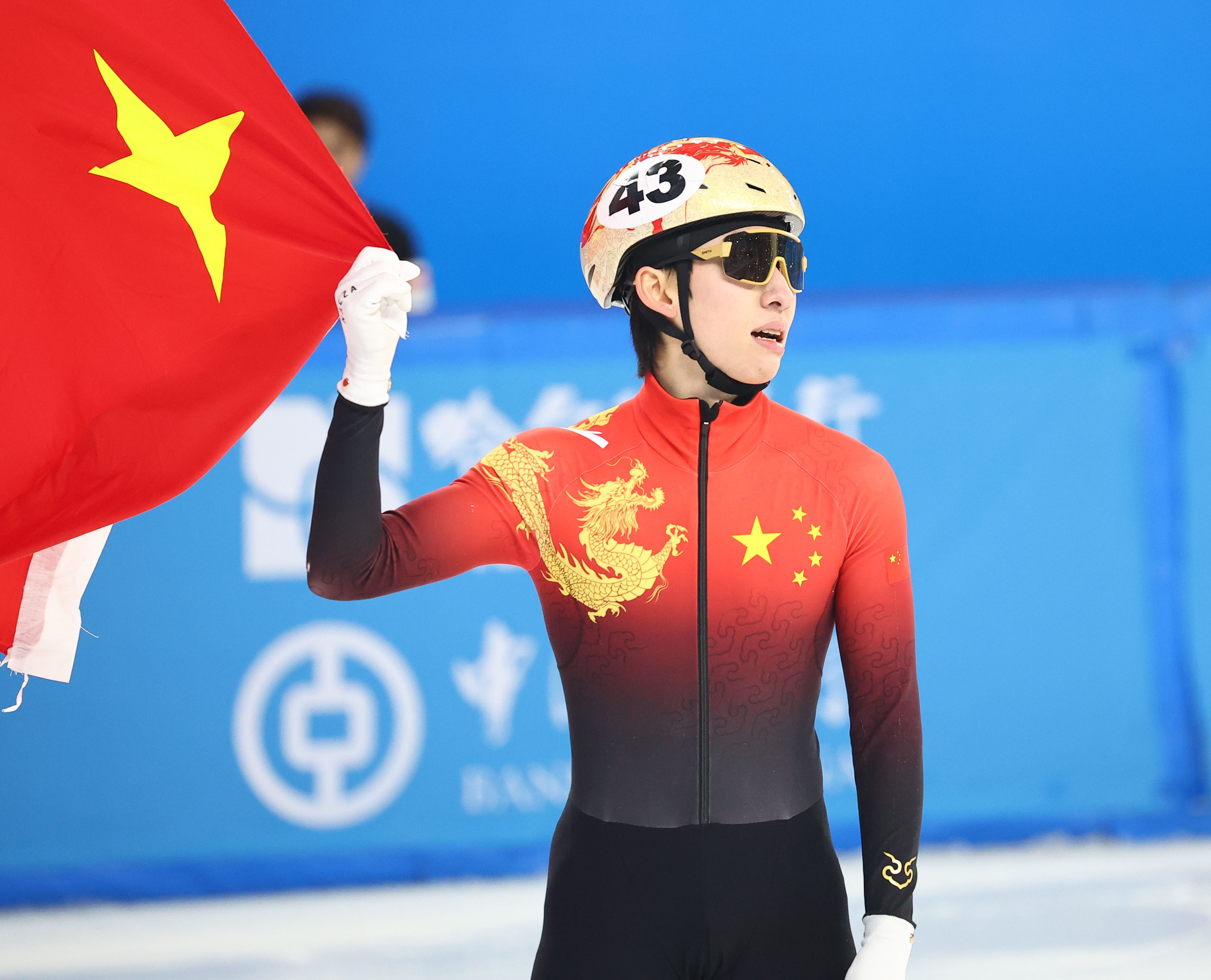  媒體人：中國(guó)冰雪歸化非常成功，但足球歸化花更多錢卻連水花都沒