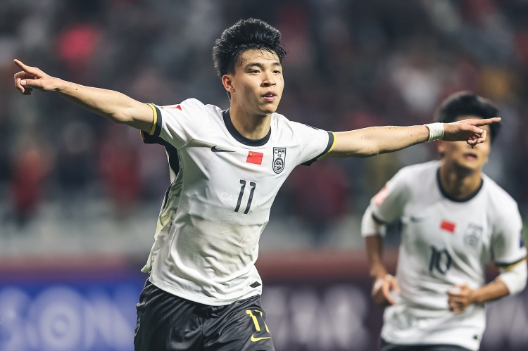 北青體育：18歲“跳級生”王鈺棟有望進(jìn)入國足客戰(zhàn)沙特名單！